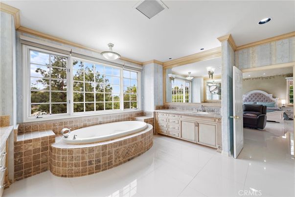 Bathroom, Interior, Recessed Lighting