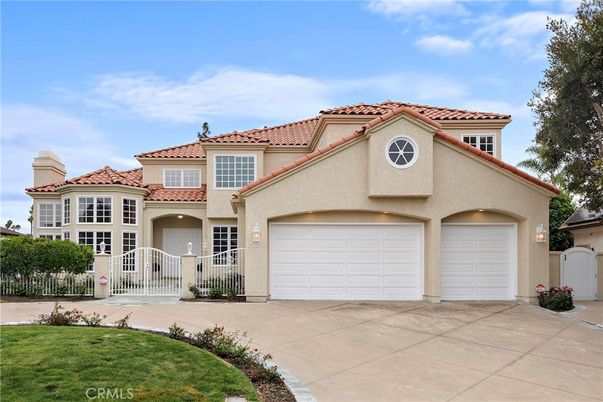 Attached, Exterior, Facade, Mediterranean