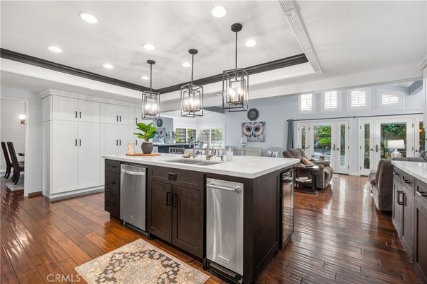 Dining room, Interior, Kitchen, Living room, Pendant Lights, Recessed Lighting, Stainless Steel Appliances, Wood Texture Flooring