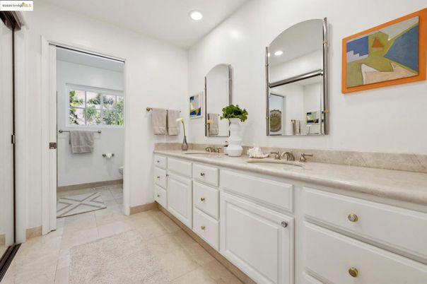 Bathroom, Dual Sink Vanities, Interior, Recessed Lighting