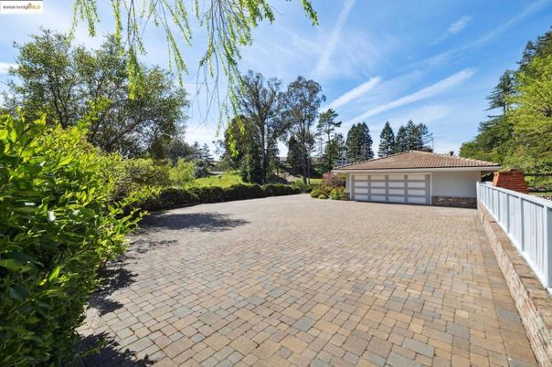Backyard, Detached Garage, Exterior