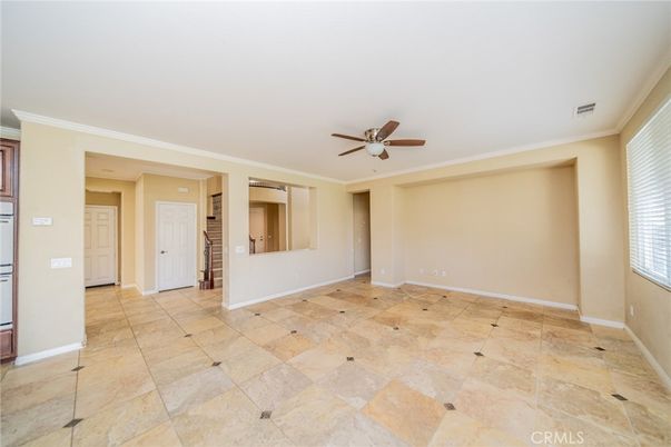 Empty room, Interior
