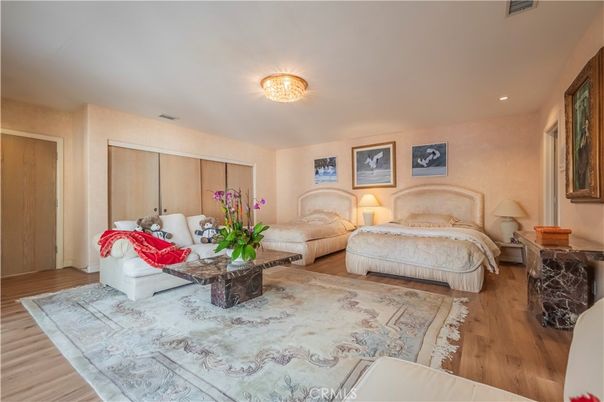 Bedroom, Interior, Living room, Recessed Lighting, Wood Texture Flooring