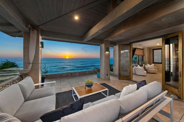 Exterior, Interior, Living room, Recessed Lighting, Water