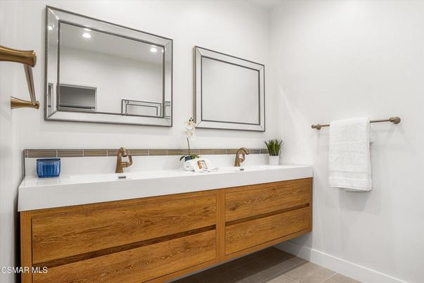 Bathroom, Dual Sink Vanities, Interior, Recessed Lighting