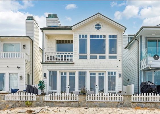 Exterior, Facade, Rowhouse