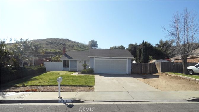 Attached, Exterior, Facade, Ranch