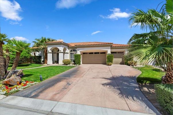 Attached, Exterior, Facade, Mediterranean