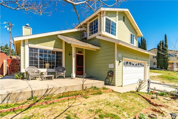 Attached, Exterior, Facade, American Craftsman