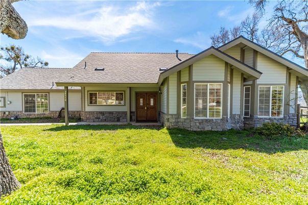 Backyard, Exterior, Facade, Ranch