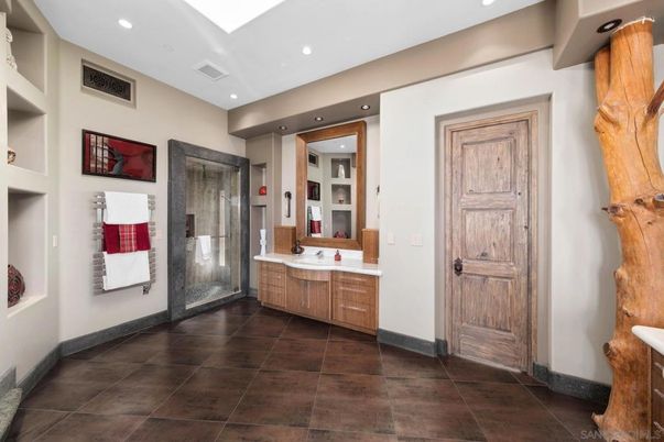 Bathroom, Interior, Recessed Lighting