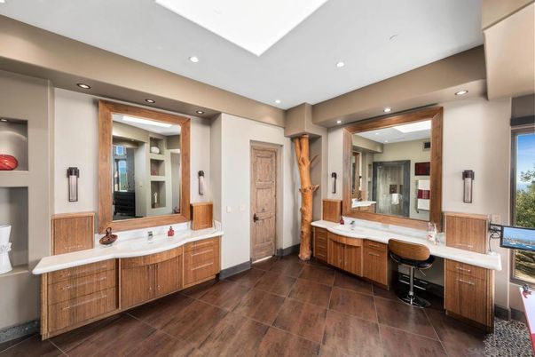 Bathroom, Dual Sink Vanities, Interior, Recessed Lighting