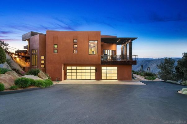 Attached, Exterior, Facade, Modern