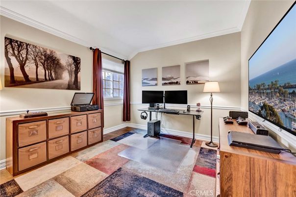 Home Office, Interior