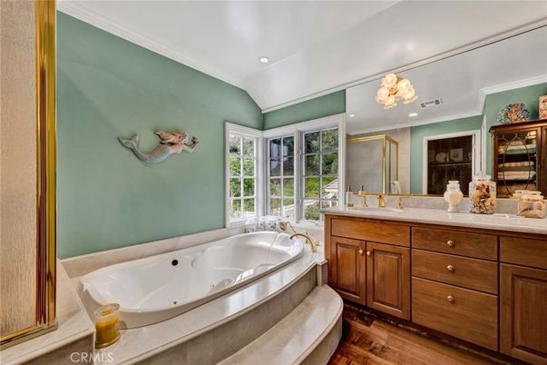 Bathroom, Interior, Recessed Lighting, Wood Texture Flooring