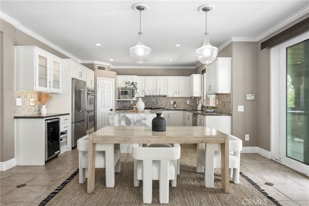 Dining room, Interior, Kitchen, Pendant Lights, Recessed Lighting, Stainless Steel Appliances