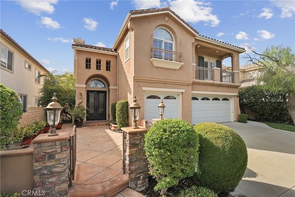 Attached, Exterior, Facade, Mediterranean