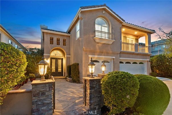 Attached, Exterior, Facade, Mediterranean