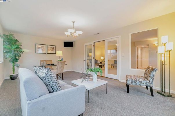 Chandelier, Interior, Living room
