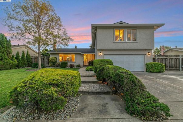 Attached, Backyard, Exterior, Facade, Split Level