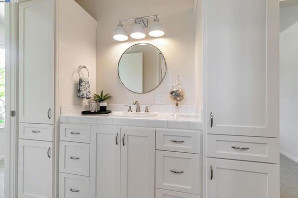 Bathroom, Interior, Tile Countertops