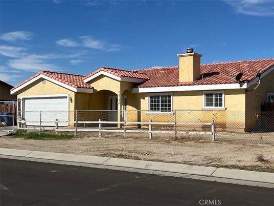 Attached, Exterior, Facade, Mediterranean