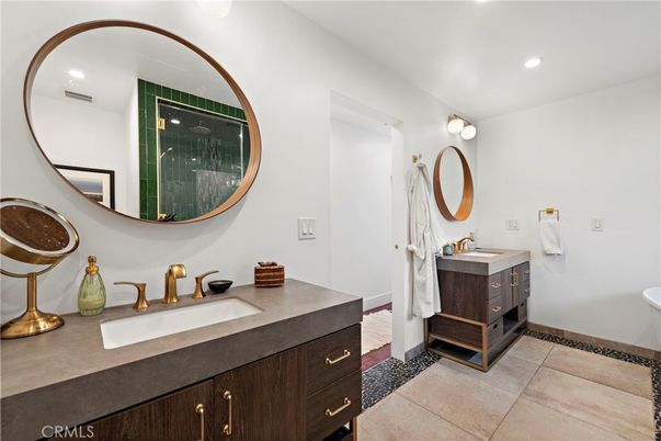Bathroom, Dual Sink Vanities, Interior, Recessed Lighting