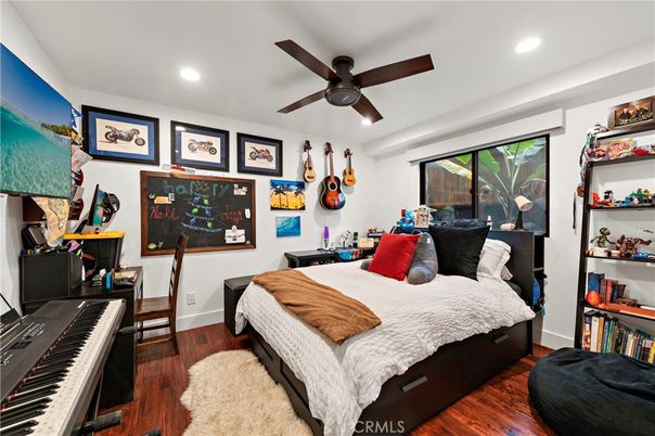 Bedroom, Interior, Piano, Recessed Lighting, Wood Texture Flooring