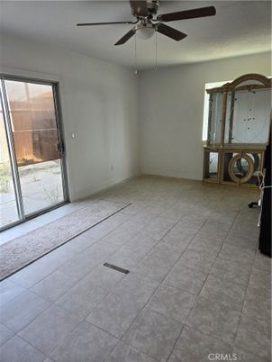 Empty room, Interior