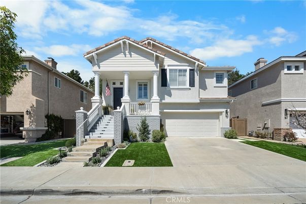 Attached, Exterior, Facade, American Craftsman