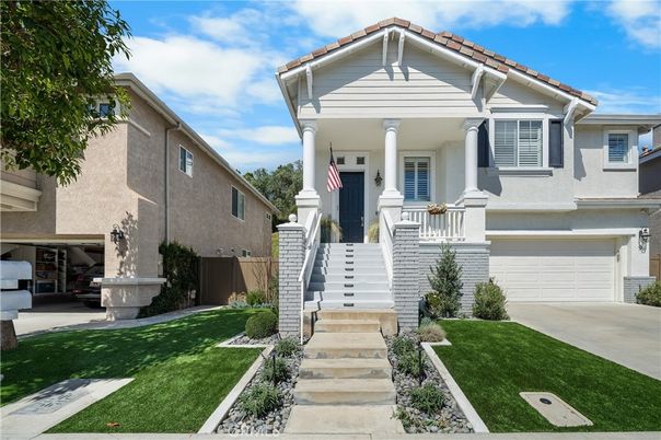 Attached, Exterior, Facade, American Craftsman