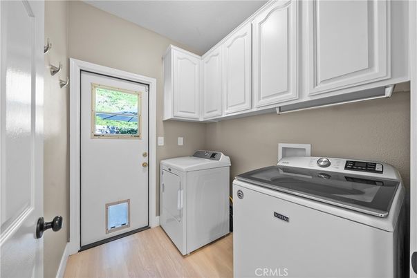 Interior, Washer, Wood Texture Flooring