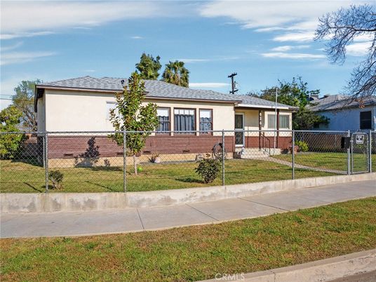 Exterior, Facade, Ranch