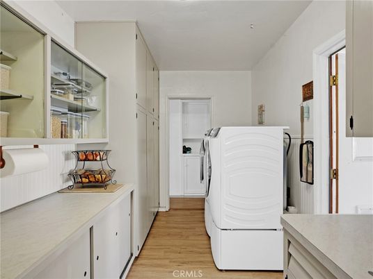 Interior, Utility Closets, Washer, Wood Texture Flooring