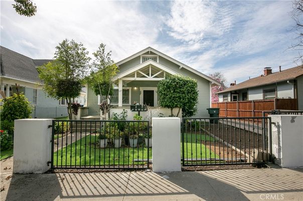Exterior, Facade, American Craftsman