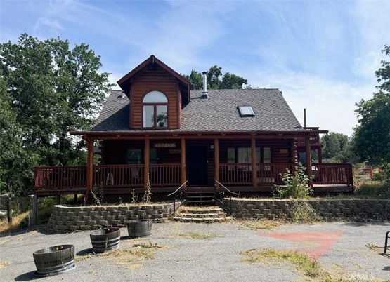 Exterior, Facade, Log Home