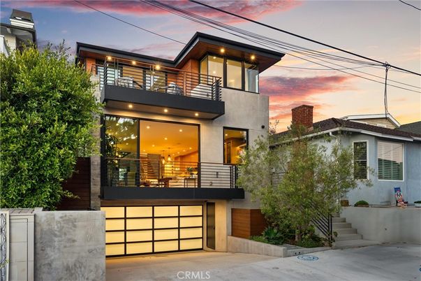 Attached, Exterior, Facade, Modern