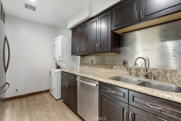 Interior, Kitchen, Washer, Wood Texture Flooring