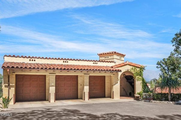 Attached, Exterior, Facade, Mediterranean