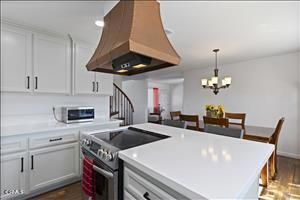 Chandelier, Dining room, Interior, Kitchen, Recessed Lighting, Stainless Steel Appliances, Wood Texture Flooring