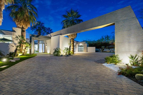 Backyard, Exterior, Facade, Modern