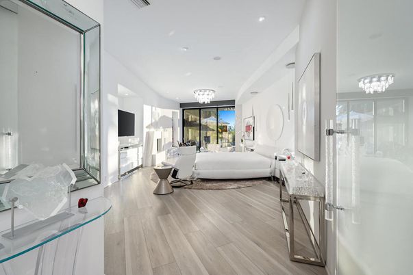 Chandelier, Interior, Living room, Recessed Lighting, Wood Texture Flooring