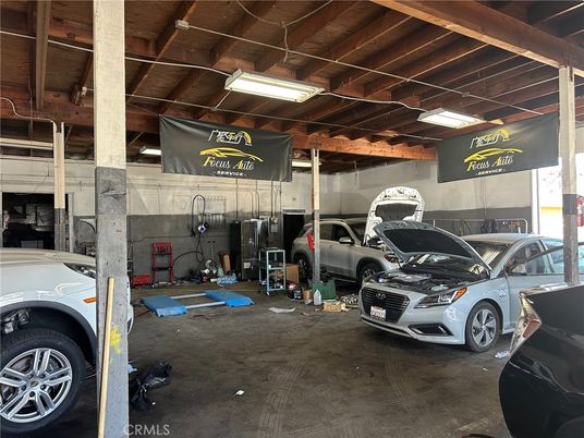 Garage, Interior, Wooden Beams