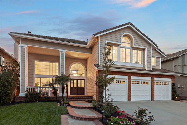 Attached, Exterior, Facade, Brick Traditional