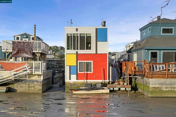 Exterior, Facade, None