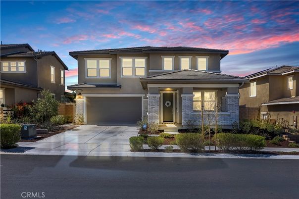Attached, Exterior, Facade, Mediterranean