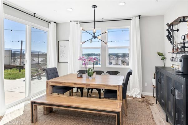 Dining room, Interior, Pendant Lights, Recessed Lighting
