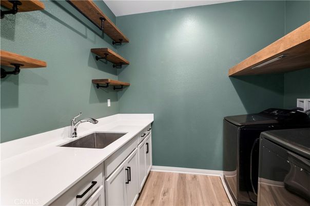 Interior, Washer, Wood Texture Flooring