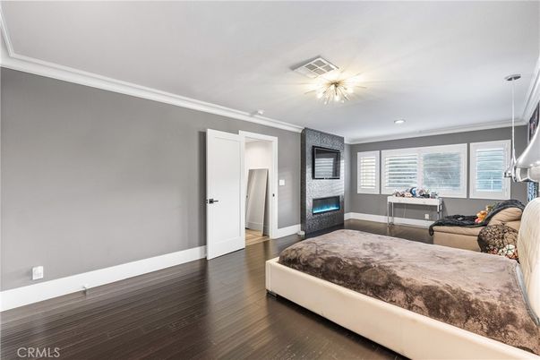 Bedroom, Fireplace, Interior, Pendant Lights, Recessed Lighting, Wood Texture Flooring