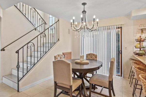 Chandelier, Dining room, Interior